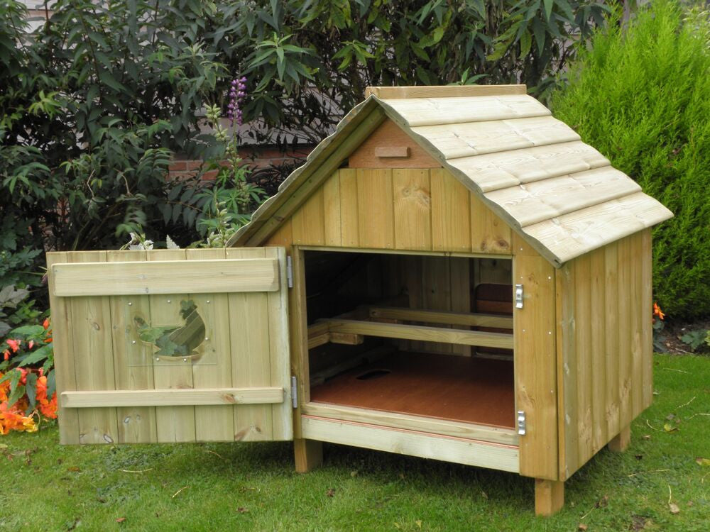 Peckingham palace hen house with open door