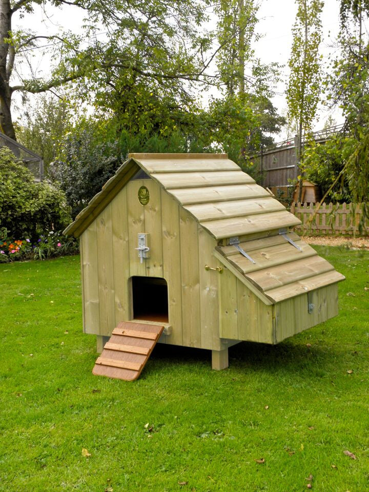 peckingham palace wooden hen house