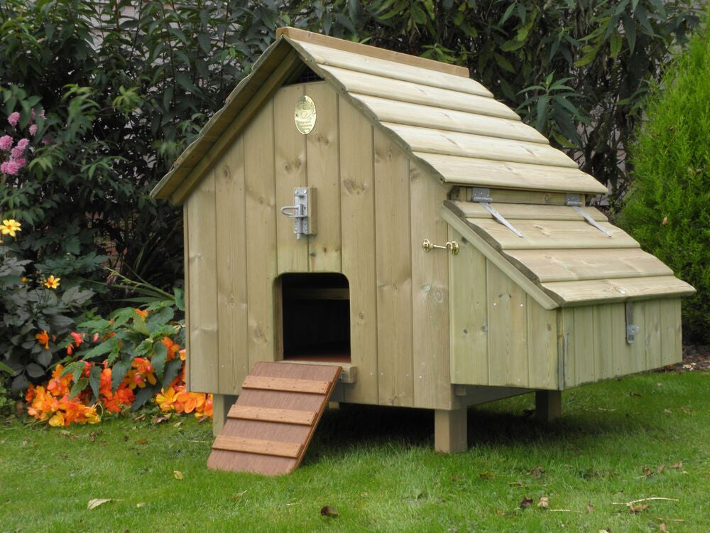 peckingham palace wooden hen house